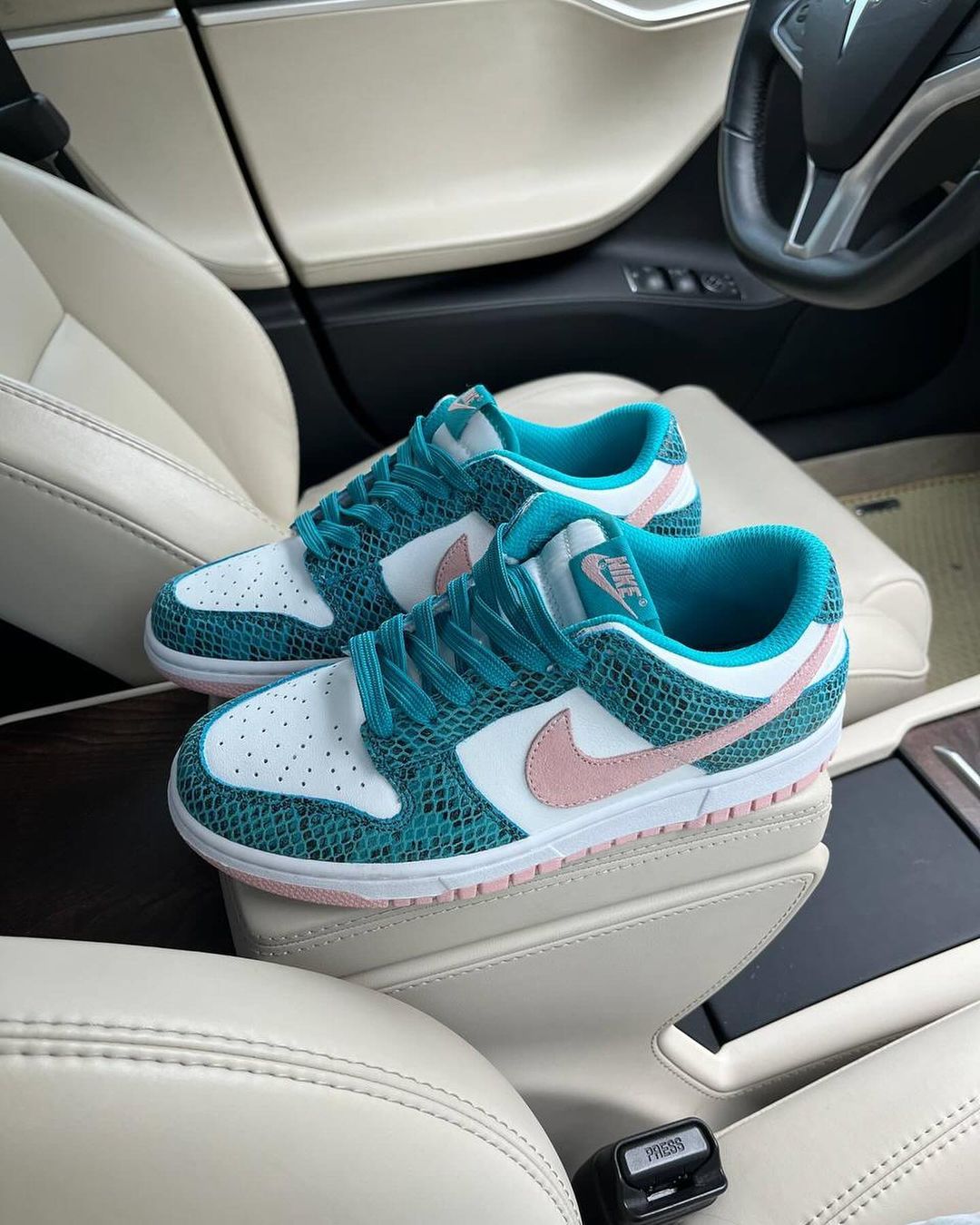 Fall Sneakers 2024 Women’s 26 Ideas: Trends, Styles, and Outfits