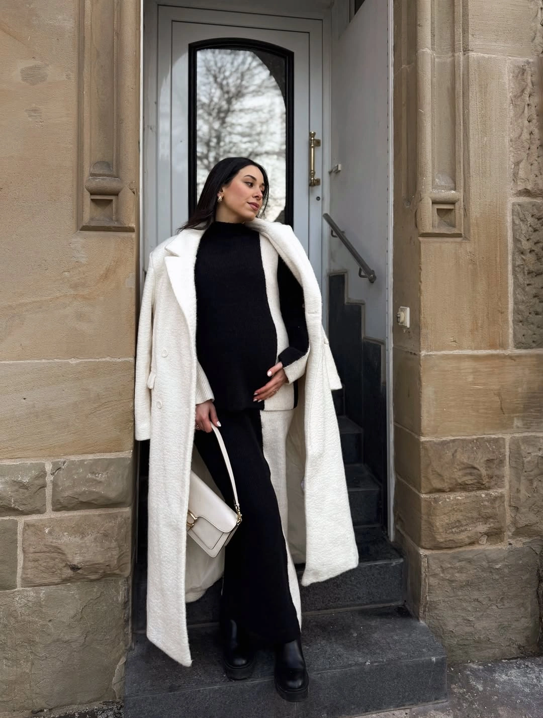 Fall Pregnancy Outfits 2026 That Are Chic, Comfy & Easy to Wear All Season