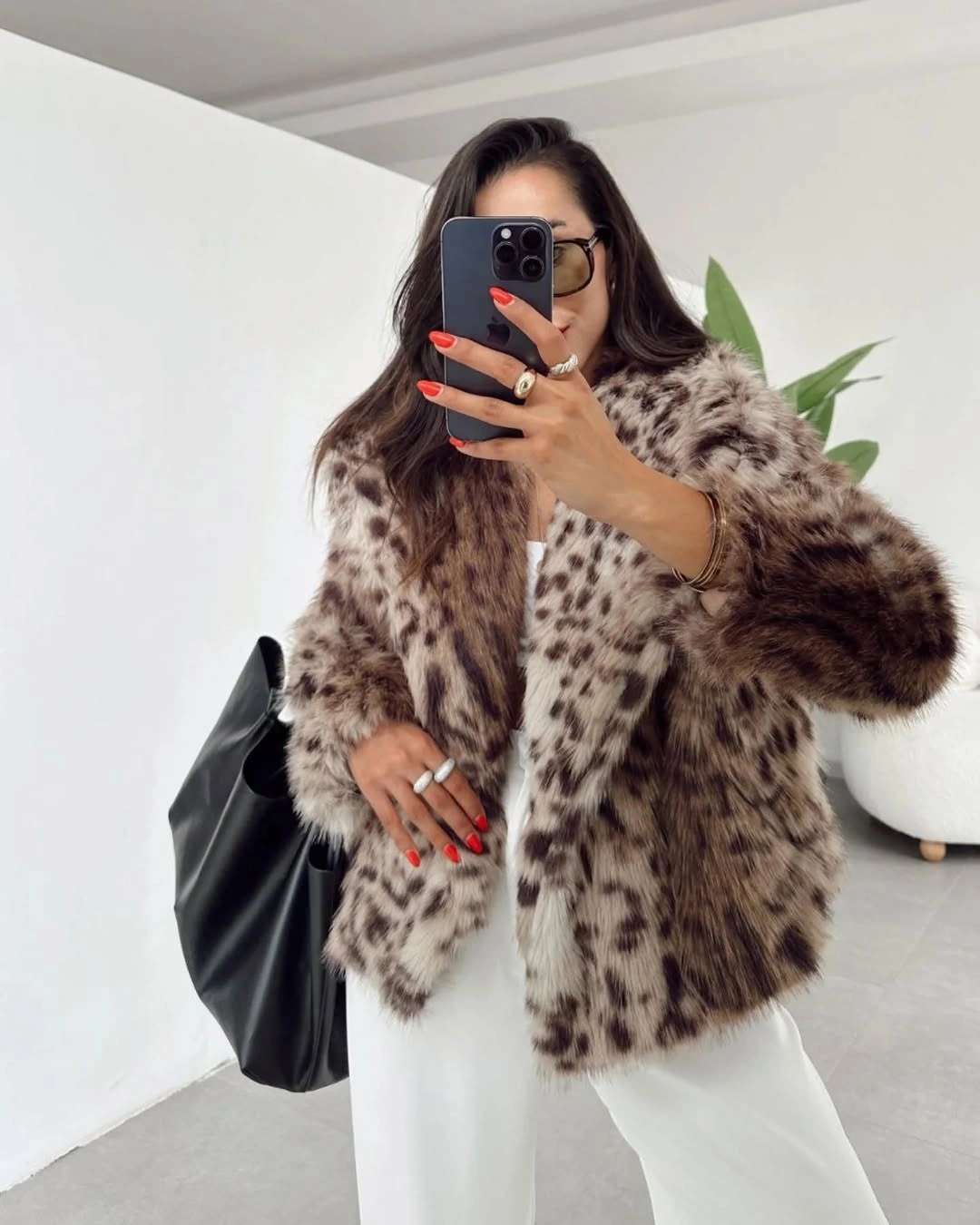 Faux Fur Jacket: 22 Chic Outfit Ideas to Elevate Your Cold-Weather Style
